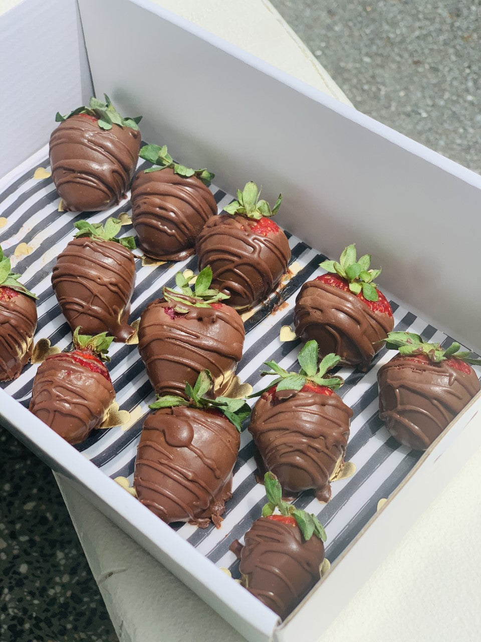 CHOCOLATE COVERED STRAWBERRY BOX