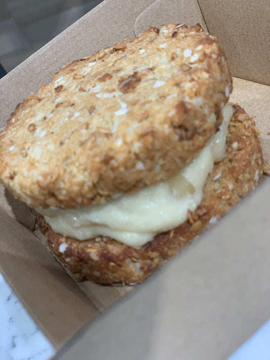 MACADAMIA COOKIE SANDWICH